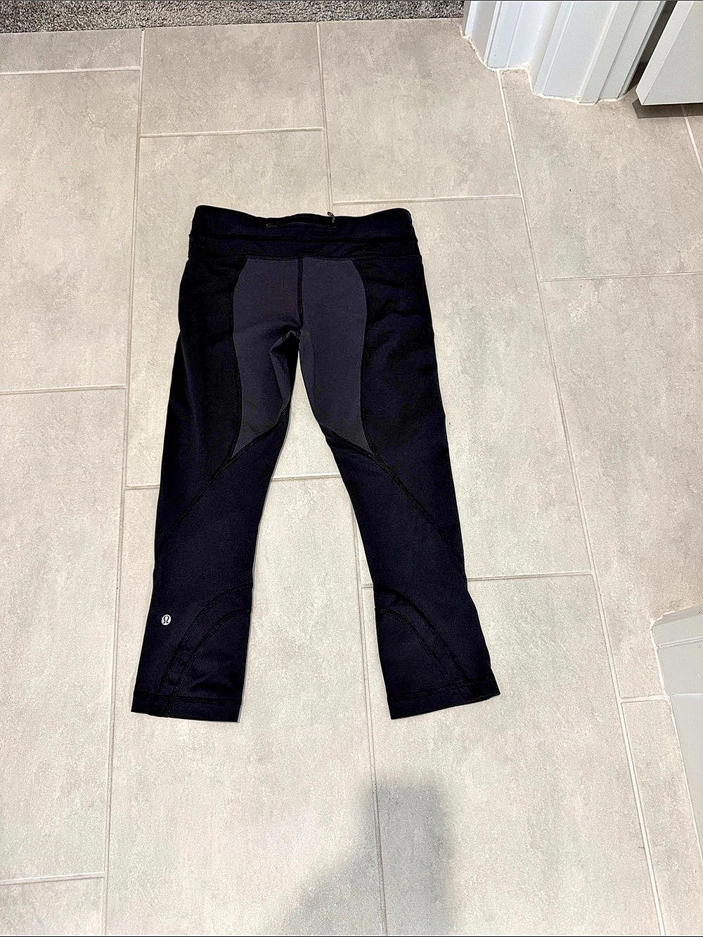 Women’s Size 6 Black lululemon Athletic Leggings